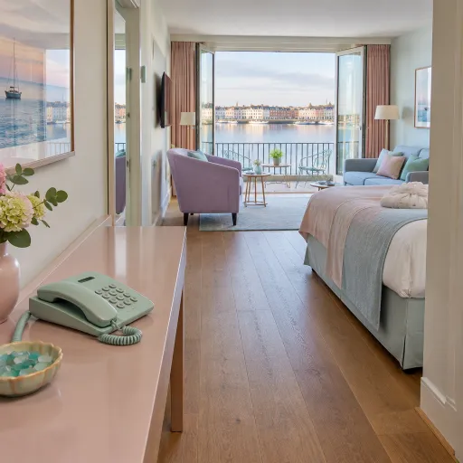 How to use the hotelvandevijsel com official phone number for a refined Amsterdam stay